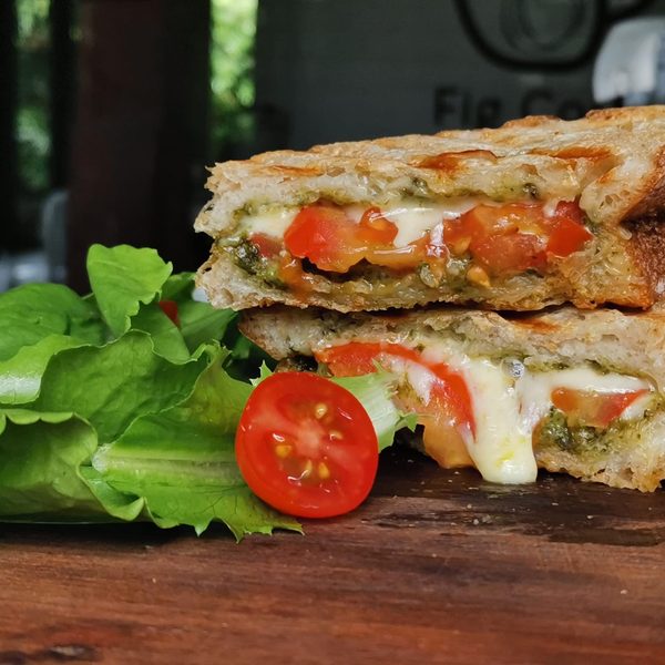 แซนด์วิชมะเขือเทศชีส / Tomato and cheese sandwich