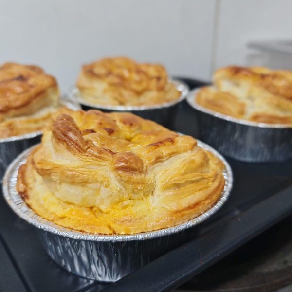 พายอบสด / Freshly baked pot pies